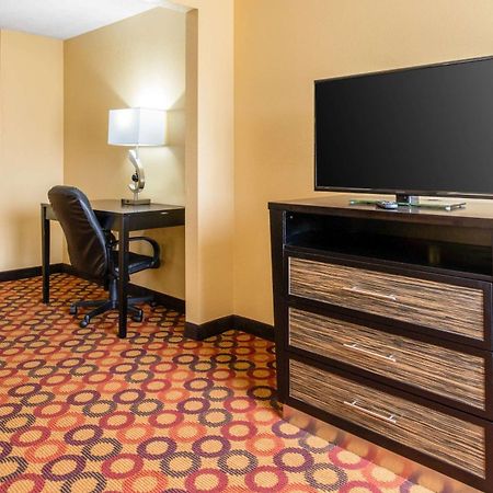 Quality Inn & Suites Montgomery East Carmichael Rd Kültér fotó