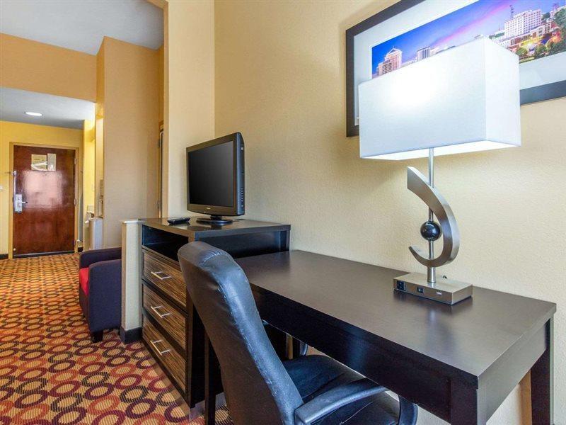 Quality Inn & Suites Montgomery East Carmichael Rd Kültér fotó