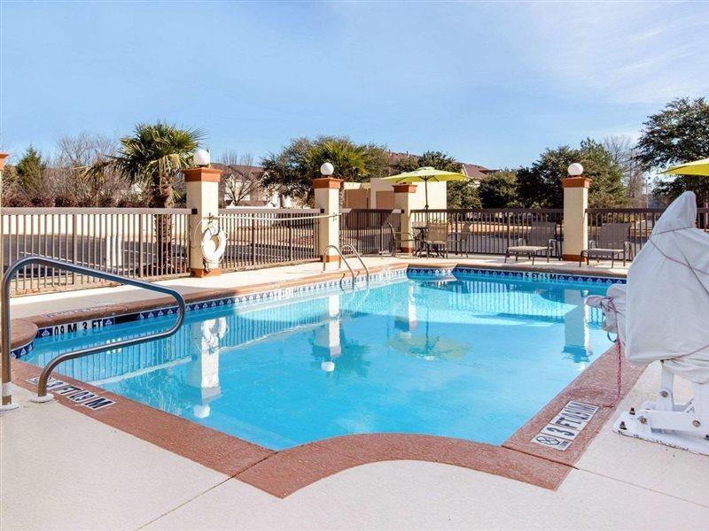 Quality Inn & Suites Montgomery East Carmichael Rd Kültér fotó