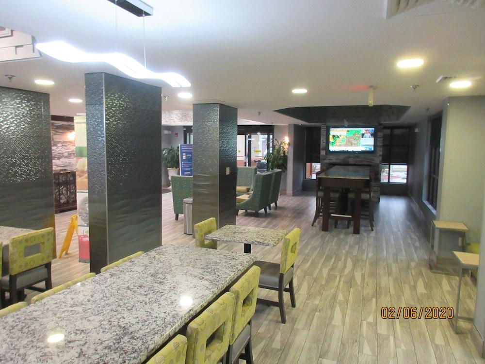 Quality Inn & Suites Montgomery East Carmichael Rd Kültér fotó