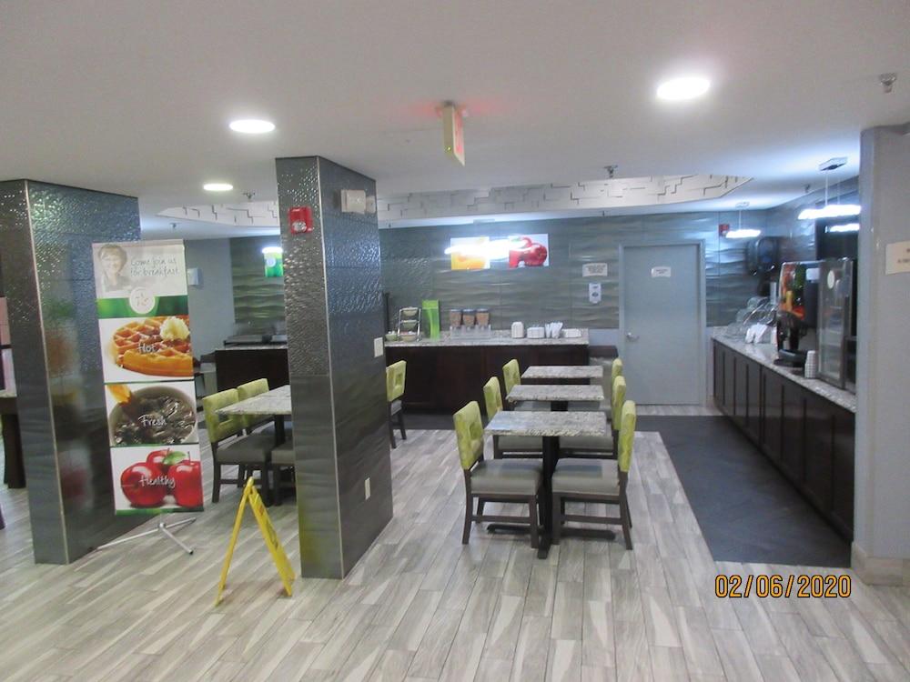 Quality Inn & Suites Montgomery East Carmichael Rd Kültér fotó