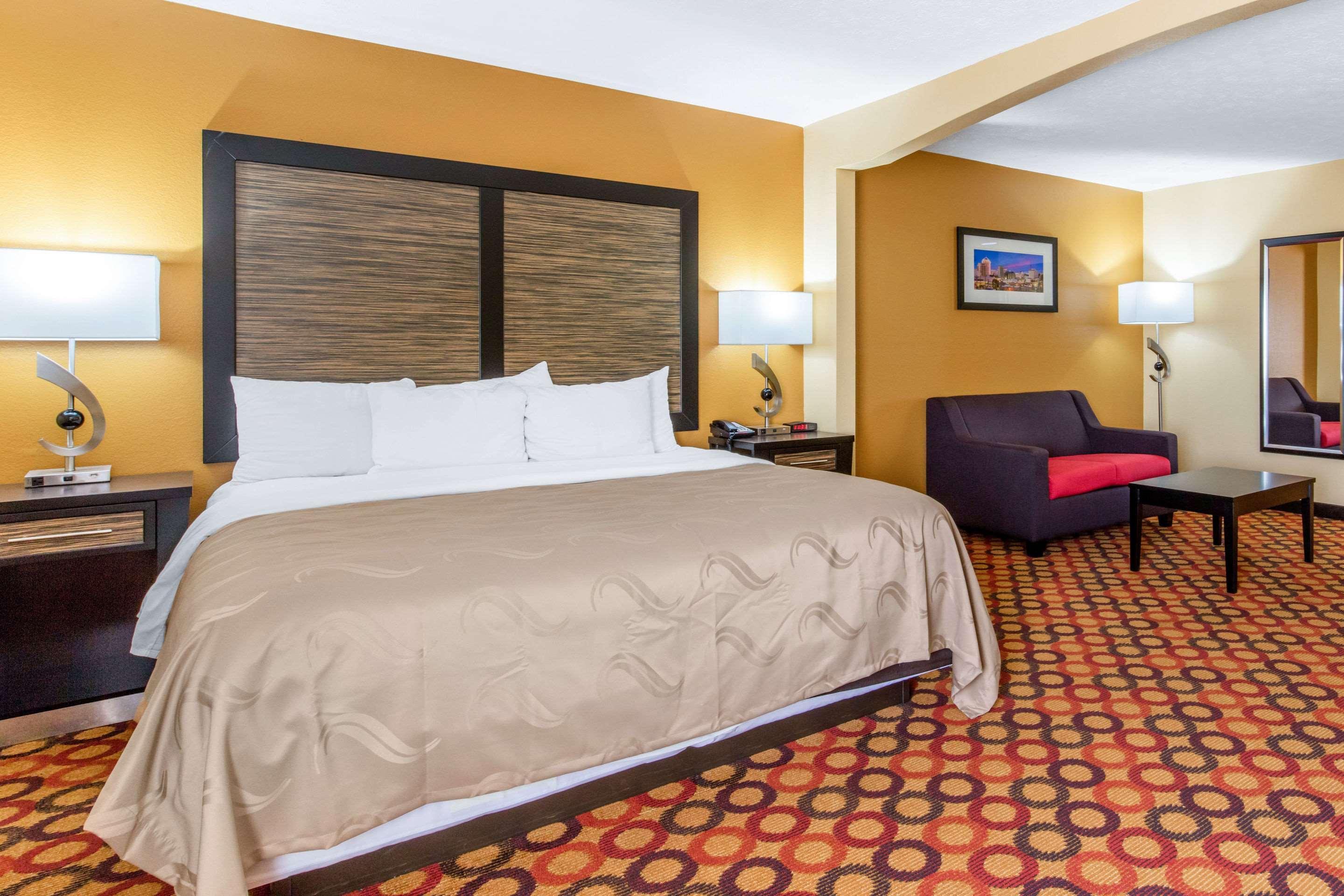 Quality Inn & Suites Montgomery East Carmichael Rd Kültér fotó