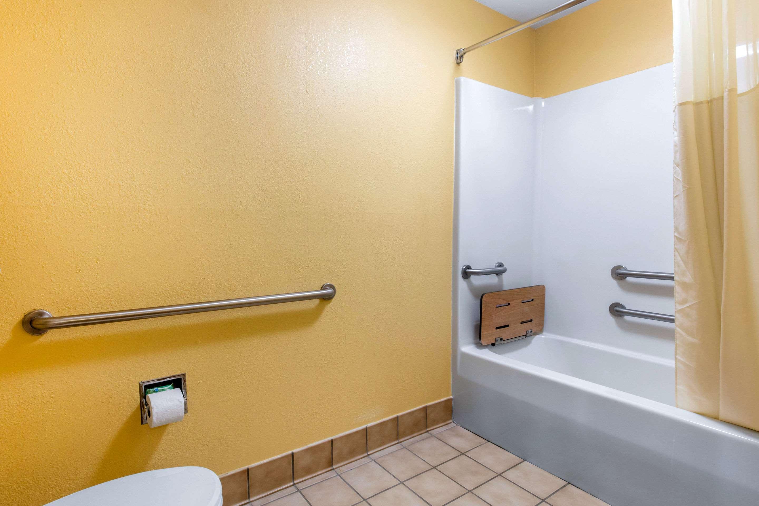 Quality Inn & Suites Montgomery East Carmichael Rd Kültér fotó