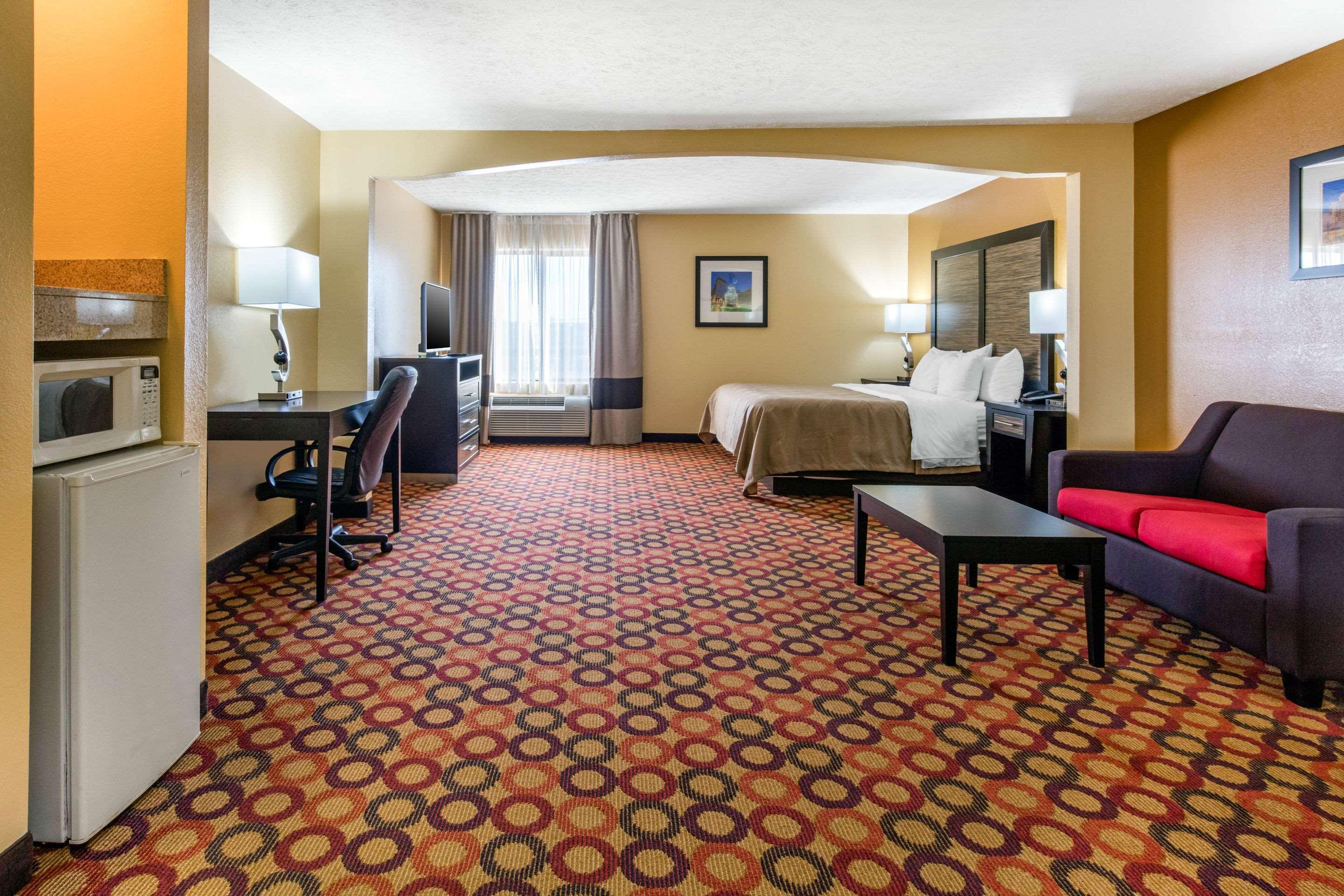 Quality Inn & Suites Montgomery East Carmichael Rd Kültér fotó