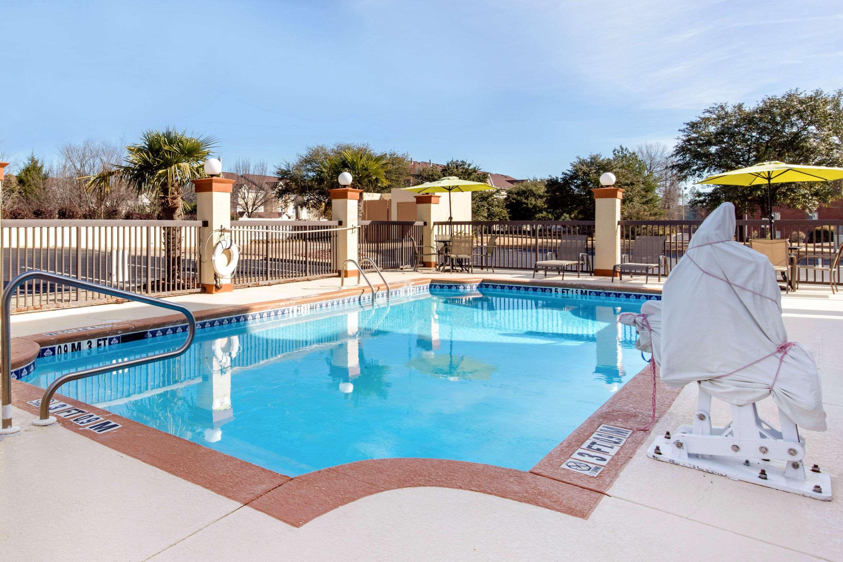 Quality Inn & Suites Montgomery East Carmichael Rd Kültér fotó