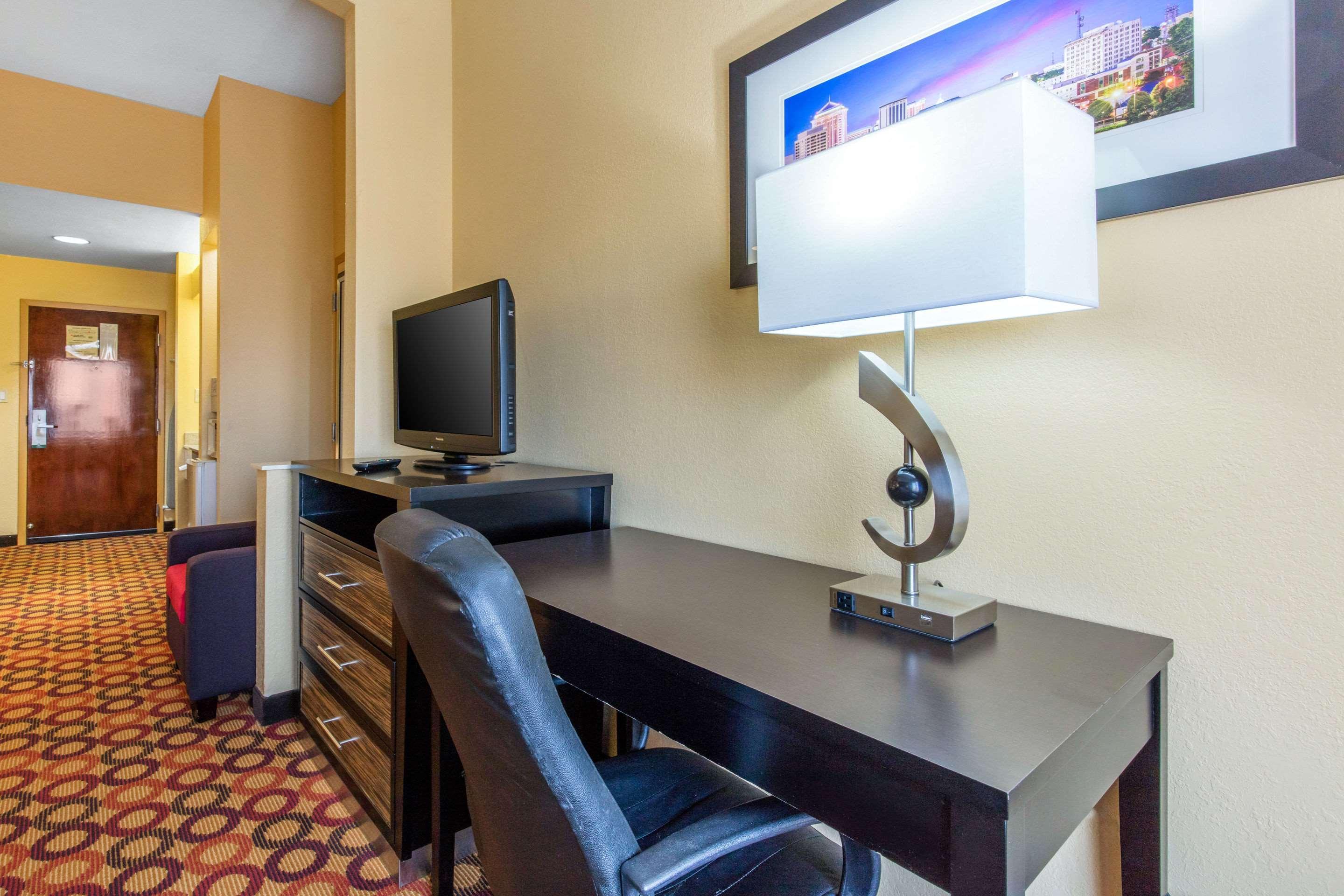 Quality Inn & Suites Montgomery East Carmichael Rd Kültér fotó