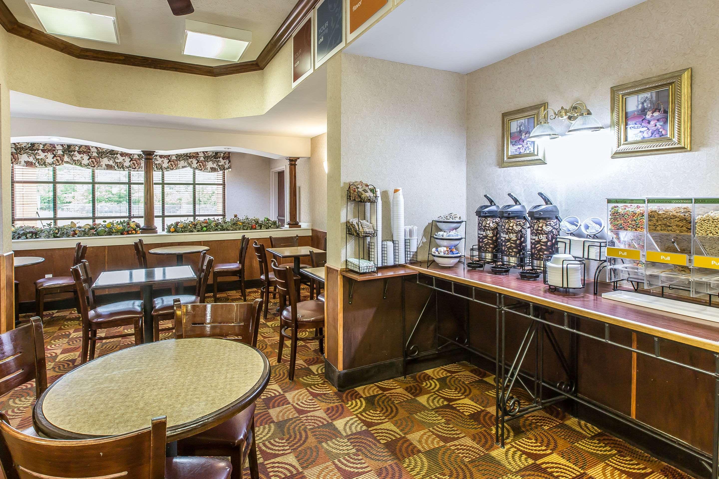 Quality Inn & Suites Montgomery East Carmichael Rd Kültér fotó