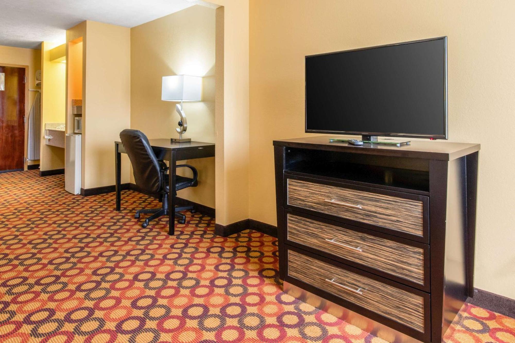 Quality Inn & Suites Montgomery East Carmichael Rd Kültér fotó
