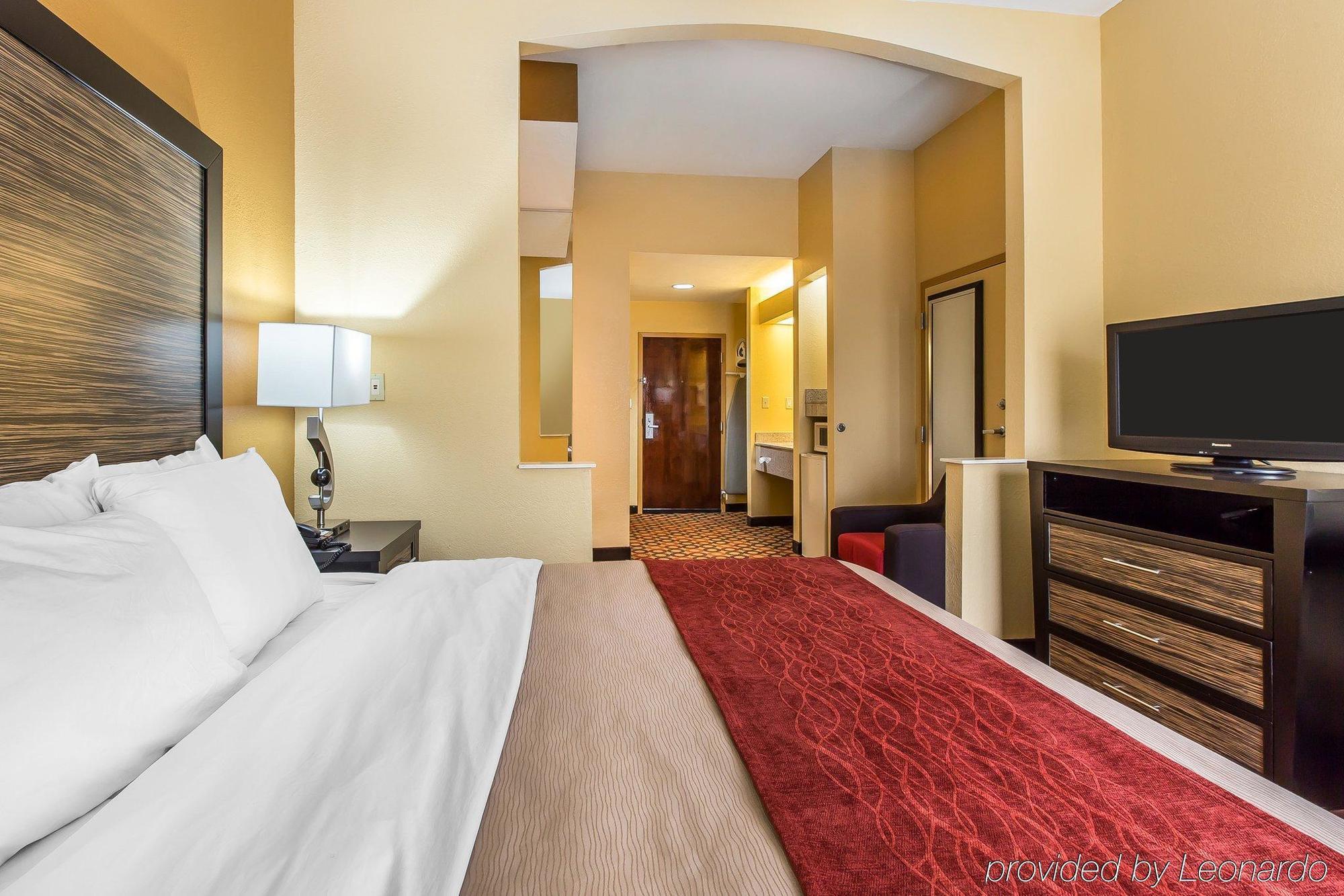 Quality Inn & Suites Montgomery East Carmichael Rd Kültér fotó