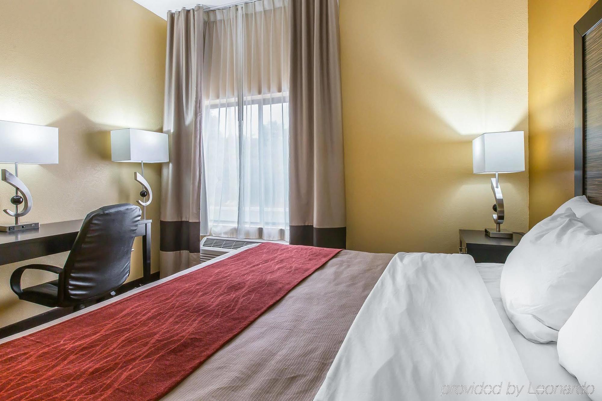 Quality Inn & Suites Montgomery East Carmichael Rd Kültér fotó