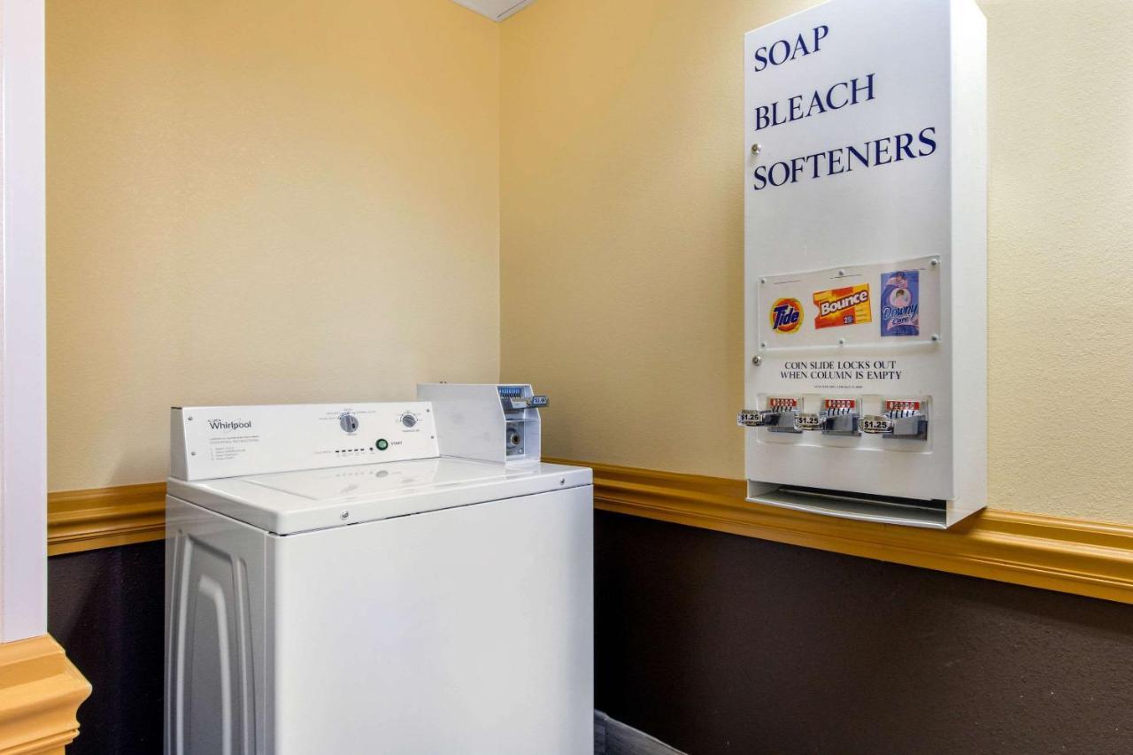 Quality Inn & Suites Montgomery East Carmichael Rd Kültér fotó